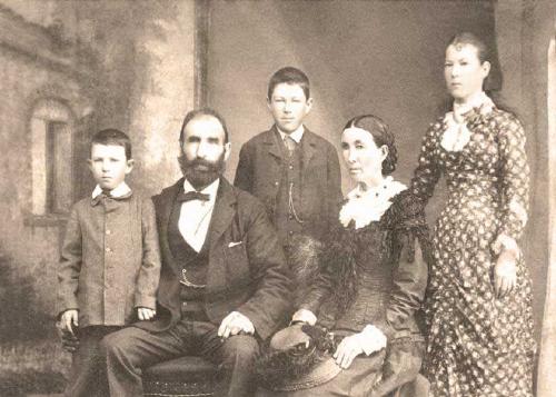 Robert Burns 6222 with family (Photo: DTuxford13)